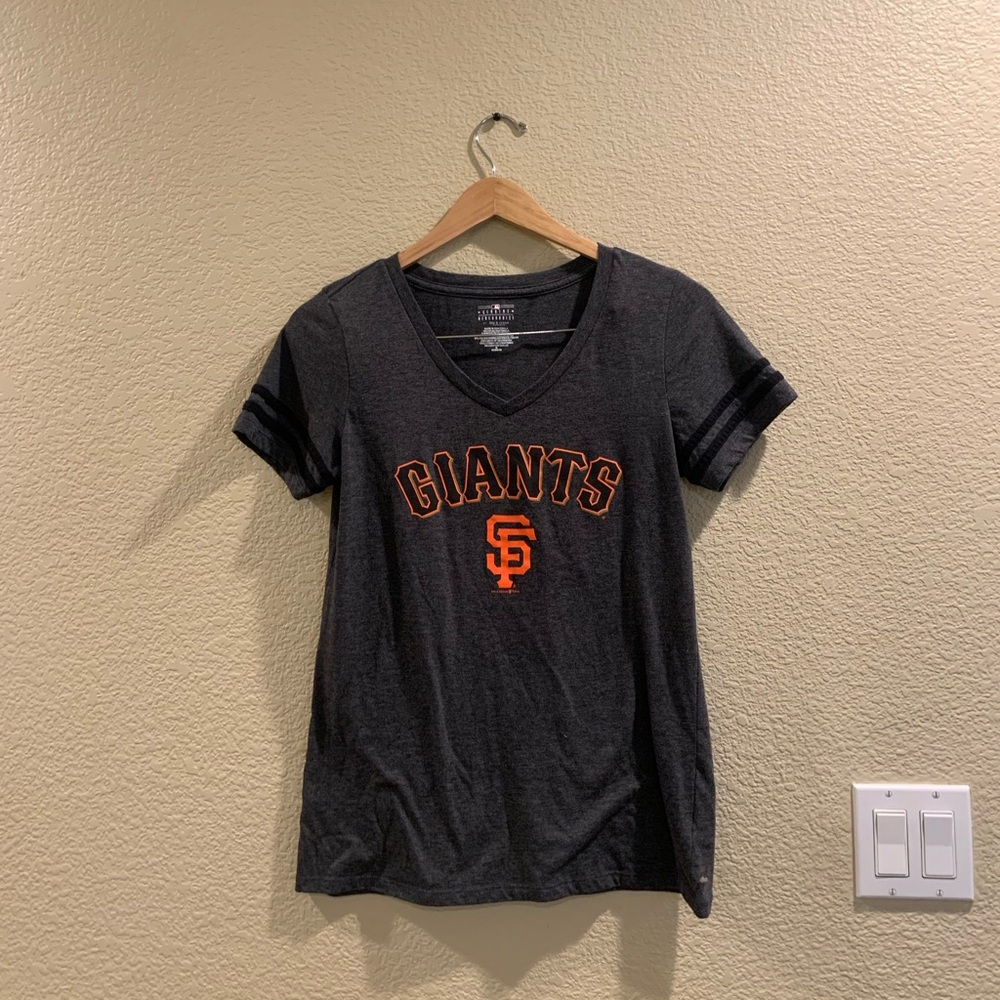 Giants women’s top